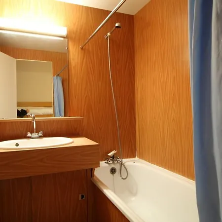 4 Pers, Lave-vaisselle, Proche Pistes Et Commerces, Navette Gratuite - Fr-1-687-47 Appartement